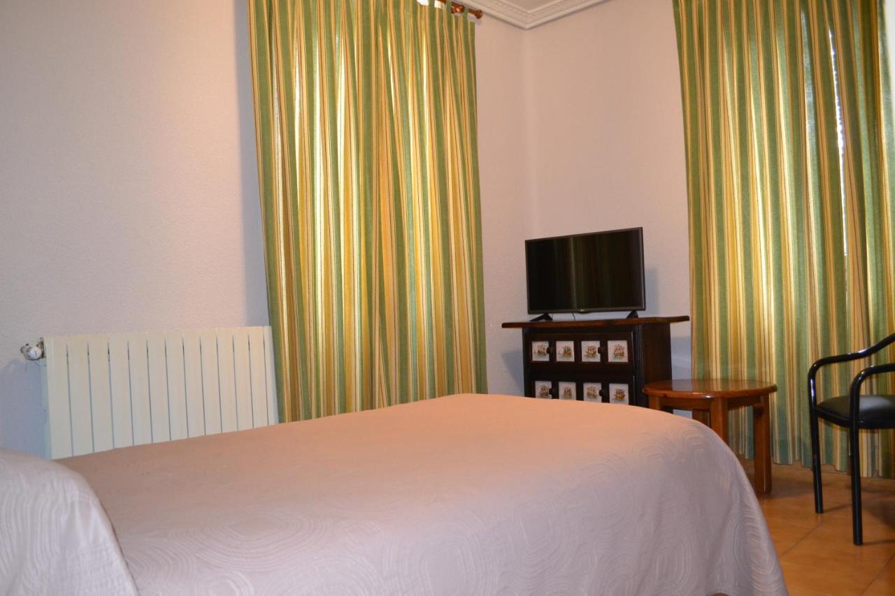 Hostal Aribel Longinos Cercedilla Esterno foto