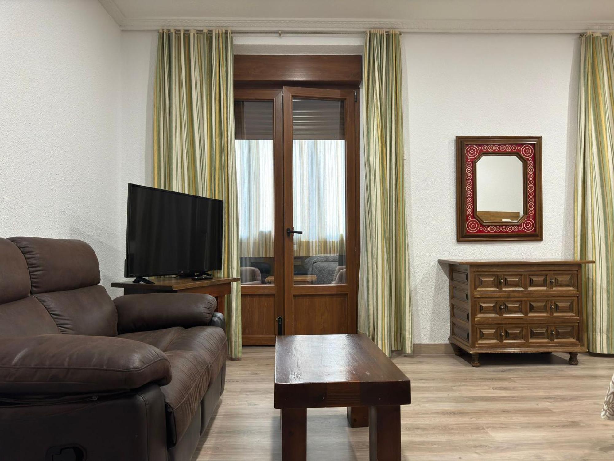 Hostal Aribel Longinos Cercedilla Esterno foto