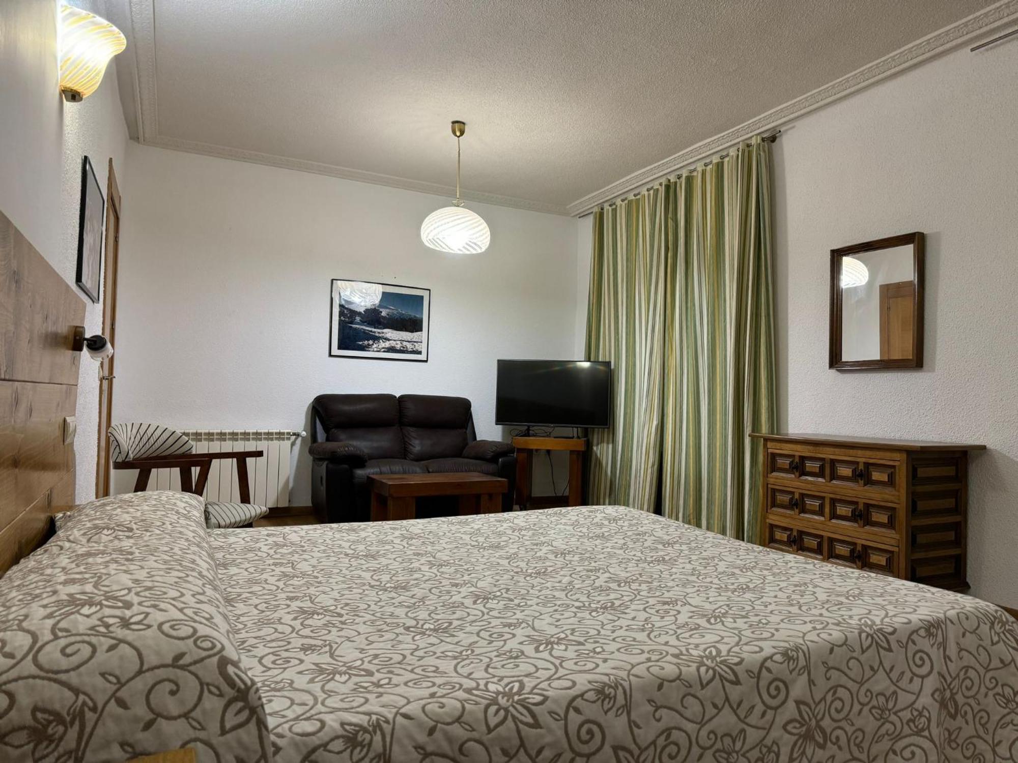 Hostal Aribel Longinos Cercedilla Esterno foto