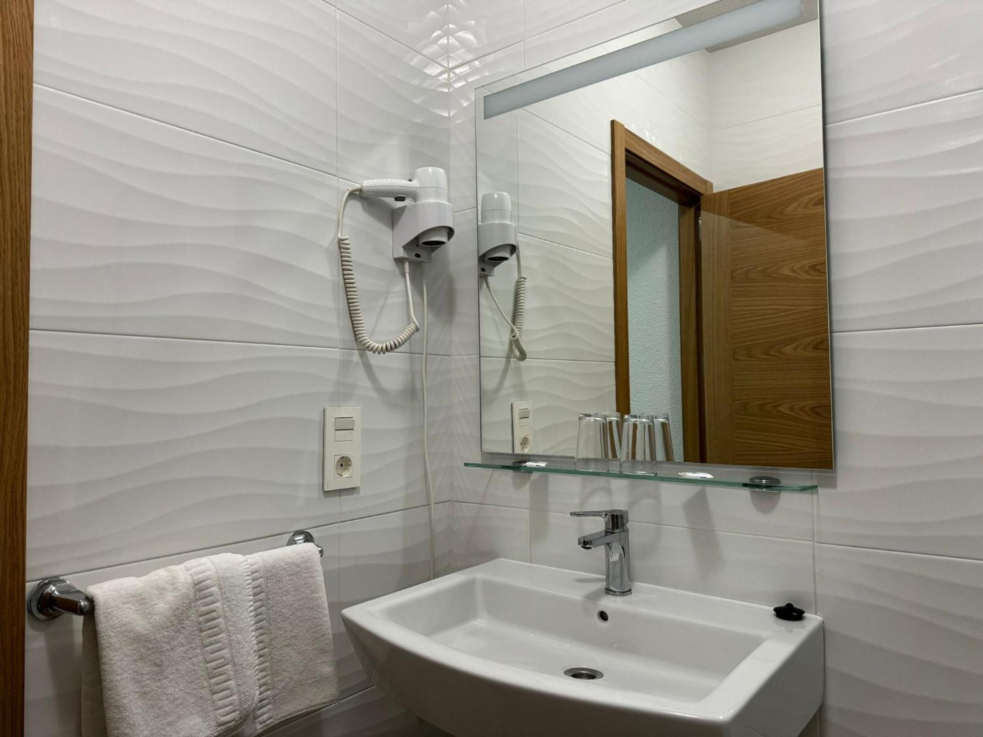 Hostal Aribel Longinos Cercedilla Esterno foto