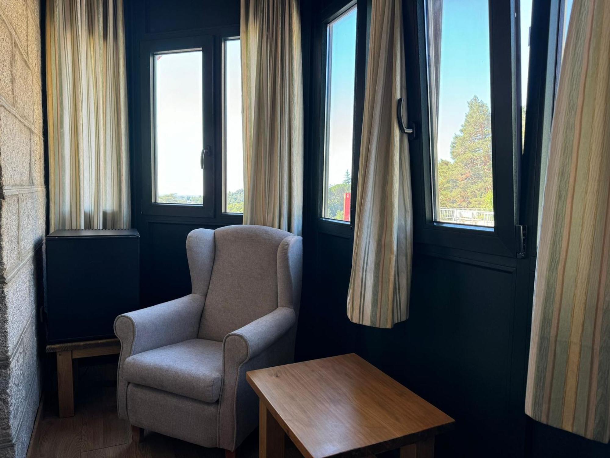 Hostal Aribel Longinos Cercedilla Esterno foto