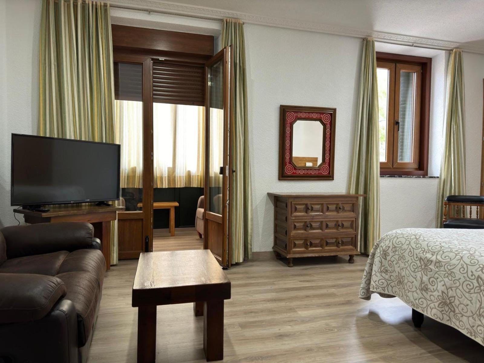 Hostal Aribel Longinos Cercedilla Esterno foto