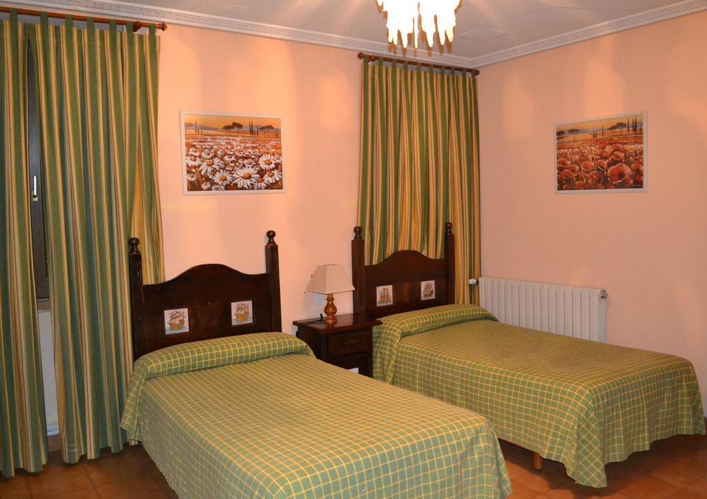 Hostal Aribel Longinos Cercedilla Esterno foto