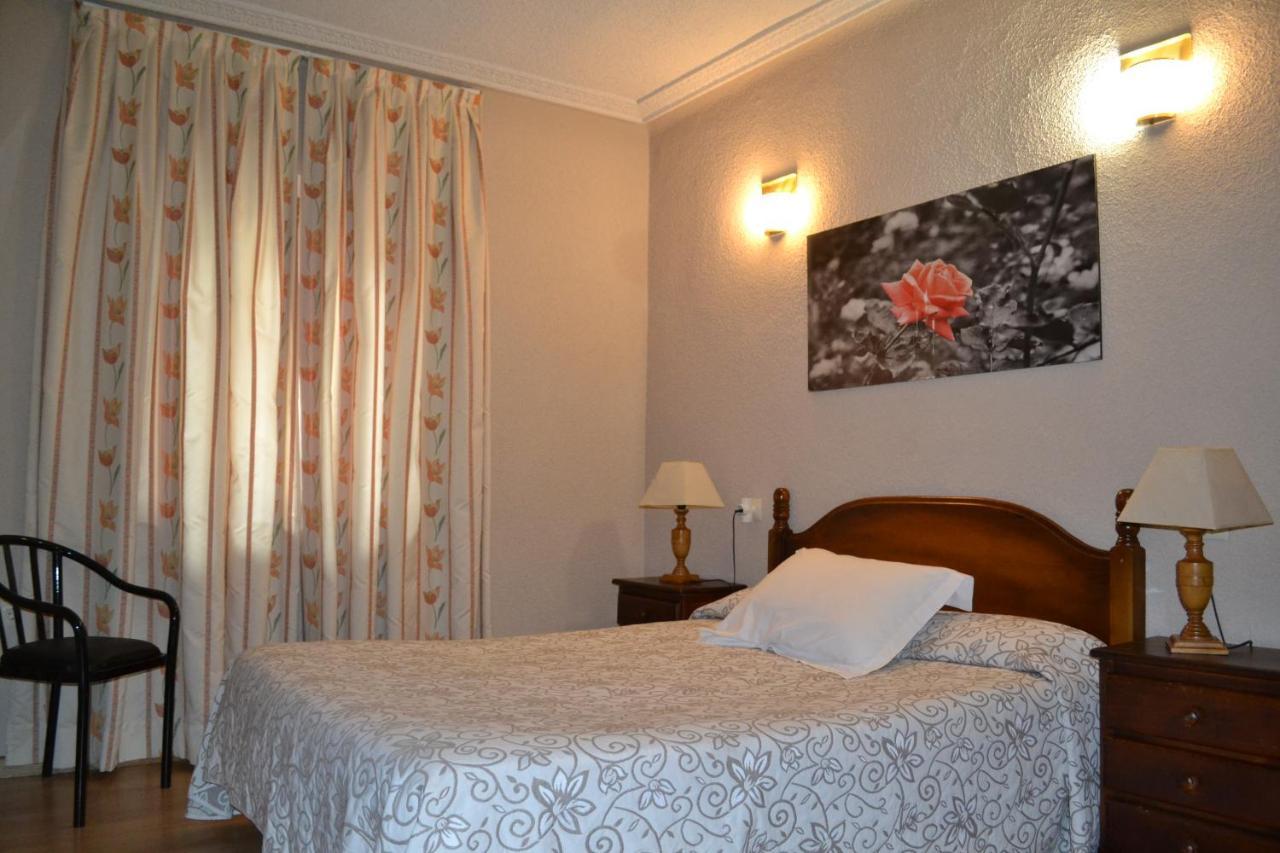 Hostal Aribel Longinos Cercedilla Esterno foto