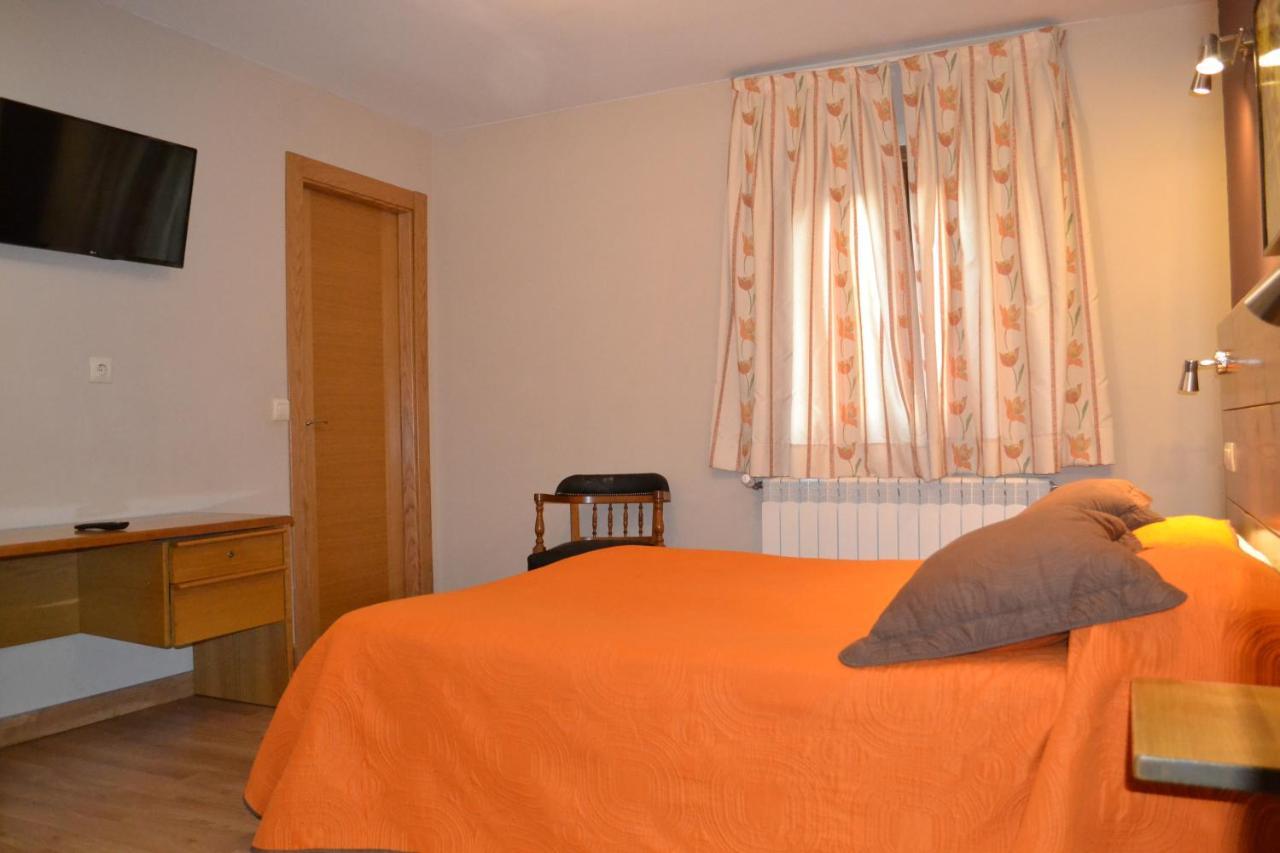 Hostal Aribel Longinos Cercedilla Esterno foto
